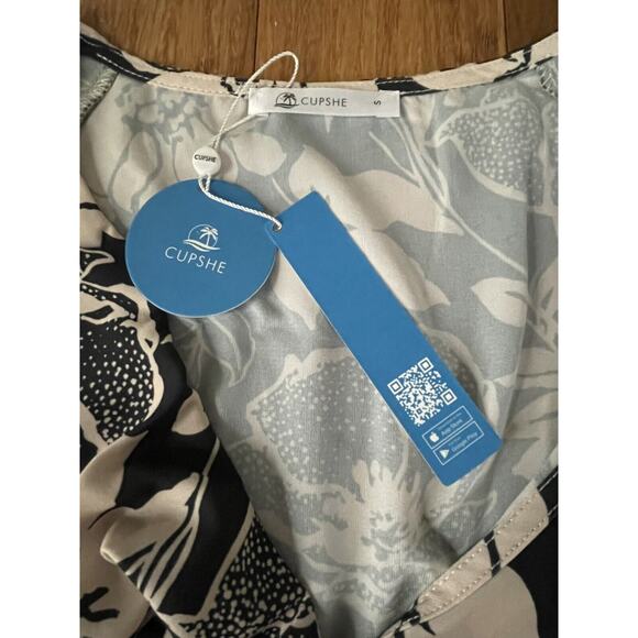 NWT Cupshe Sleeveless Tie‎ Waist Ruffle V Neck Floral Print Dress Size Small - Picture 5 of 6